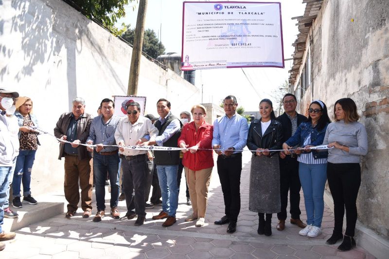 Inaugura Jorge Corichi obra de pavimentación de adoquín en Tizatlán